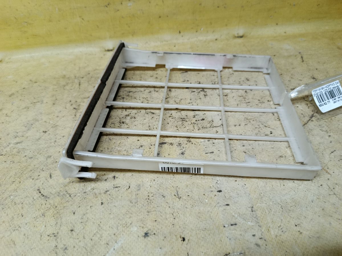 Корпус салонного фильтра 88548-52010 на Toyota Wish ZNE10G 1ZZ-FE Фото 2