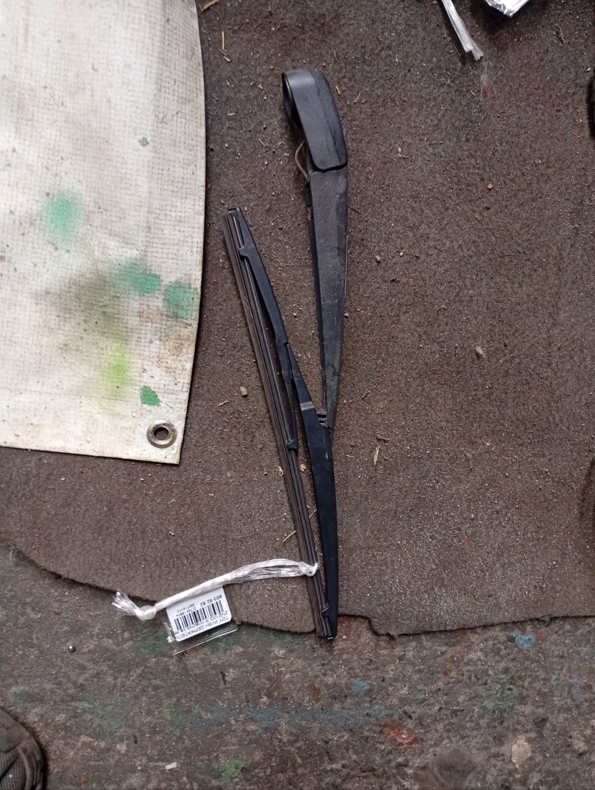Держатель дворника 85241-42040 на Toyota Wish ZNE10G Фото 2