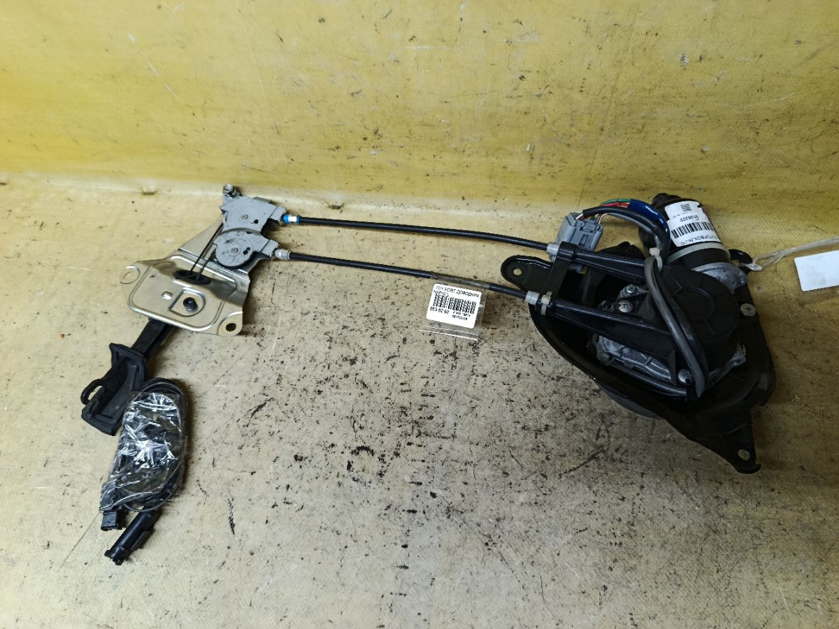 Доводчик двери на Toyota Porte NNP10 Фото 1