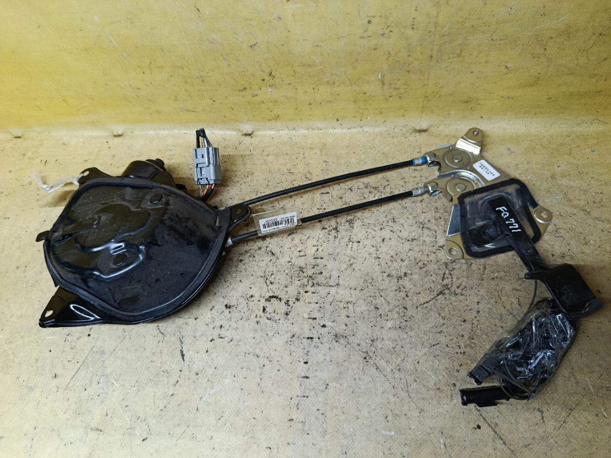 Доводчик двери на Toyota Porte NNP10 Фото 2