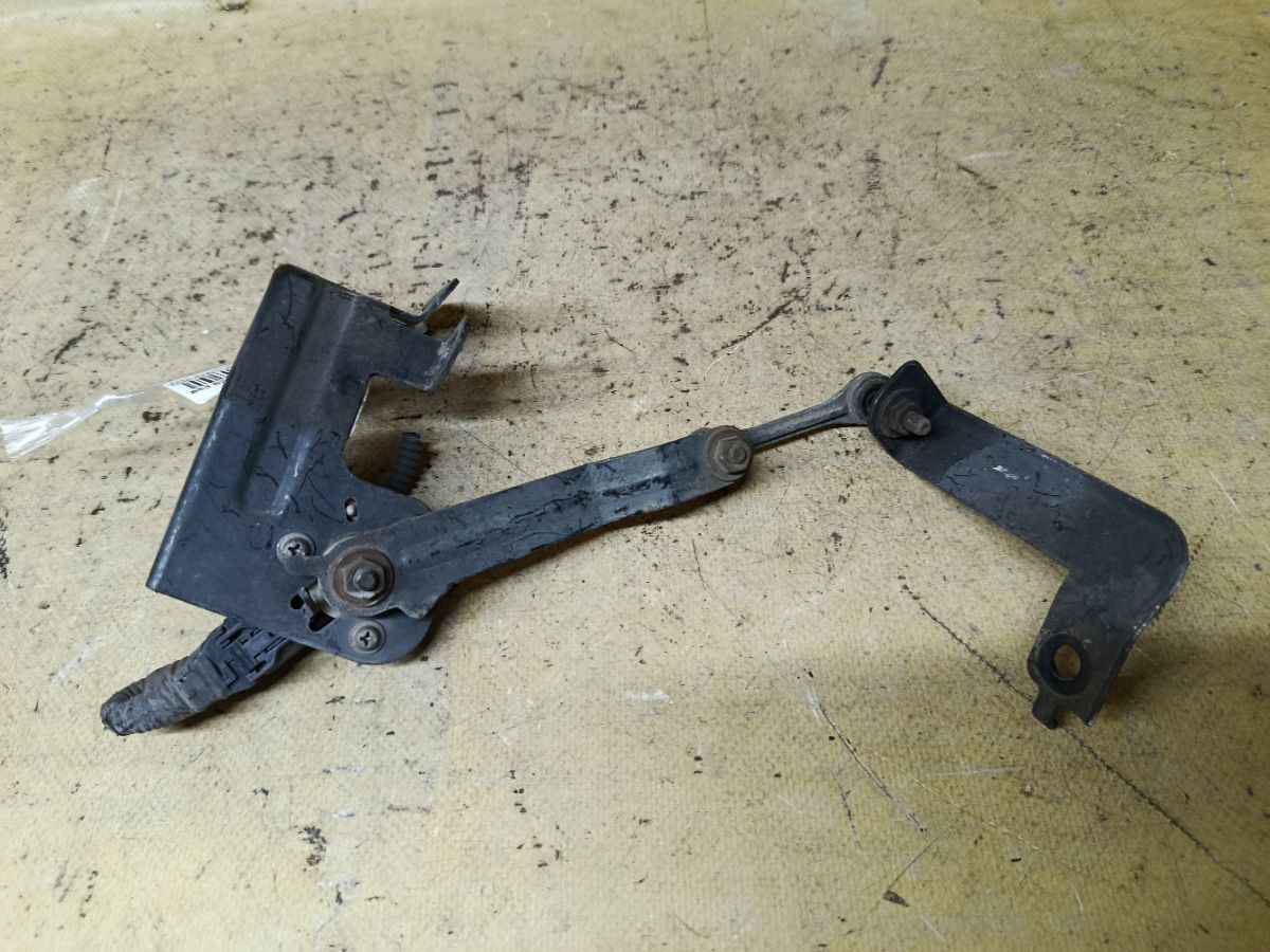 Датчик регулировки наклона фар 89407-52140 на Toyota Aqua NHP10 Фото 2