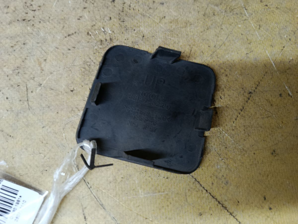 Заглушка в бампер 52127-52210 на Toyota Porte NNP10 Фото 2
