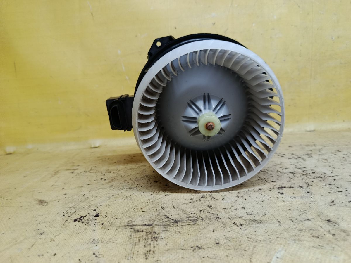 Мотор печки 79310-TF0-003 на Honda Fit GE6 Фото 3