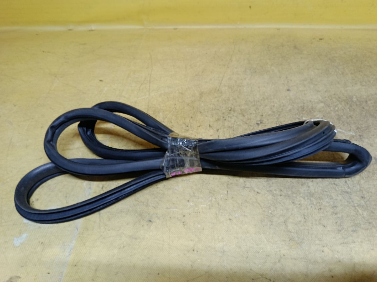Уплотнение двери на Honda Fit GE6 Фото 2