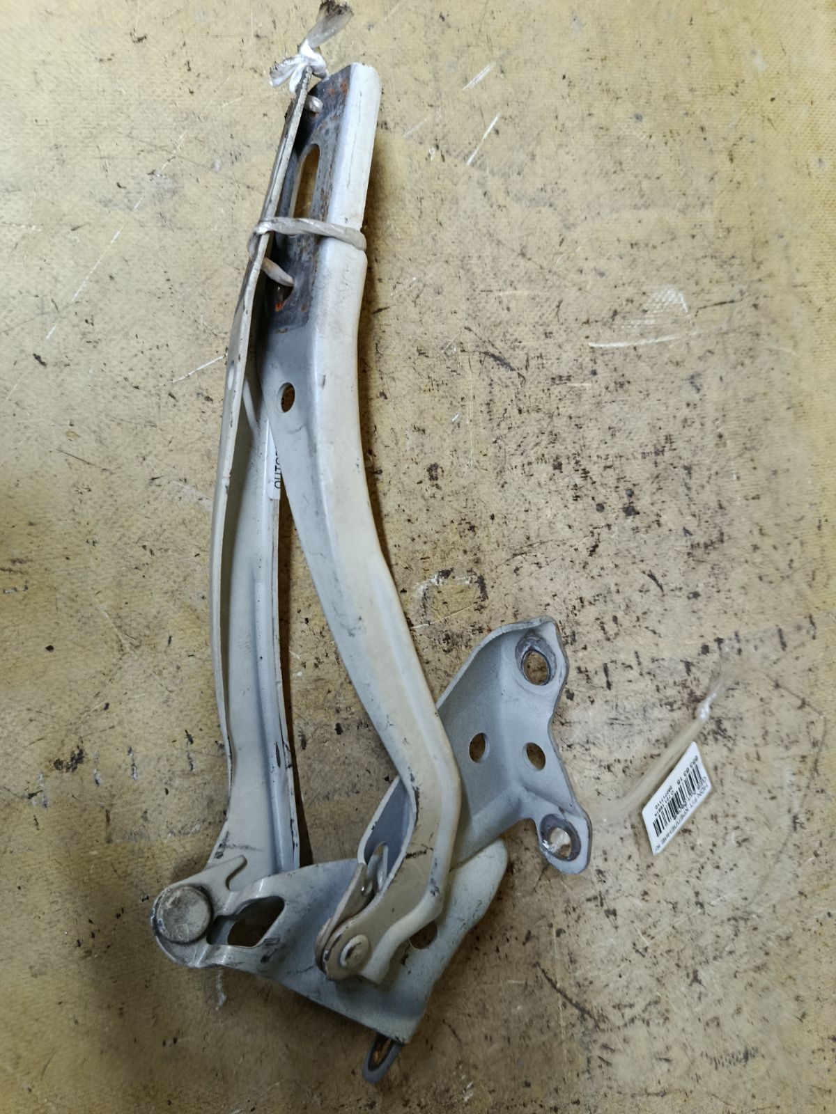 Крепление капота на Honda Fit GE6 Фото 1