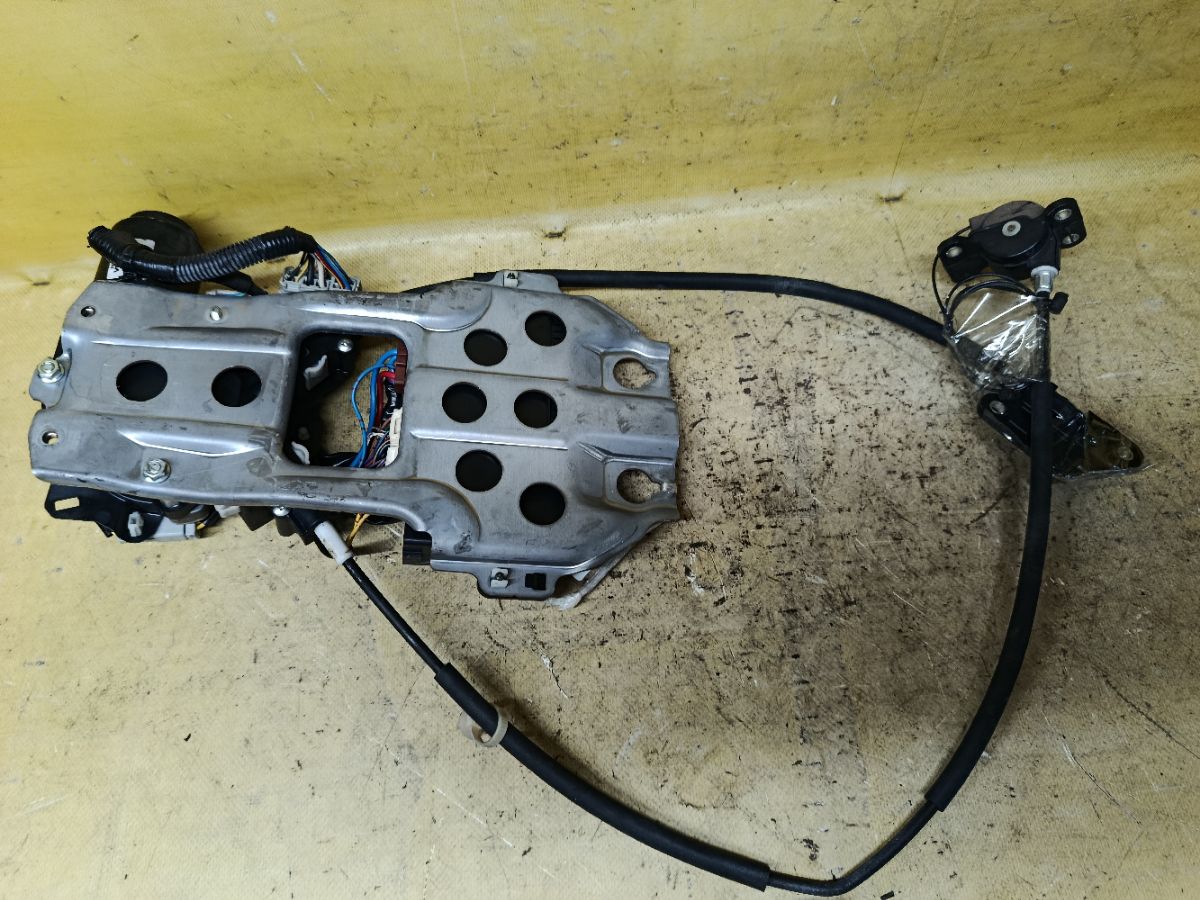 Доводчик двери на Honda Elysion RR1 Фото 4