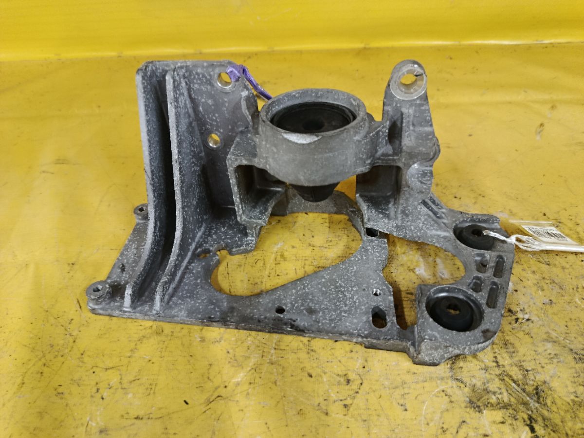 Подушка двигателя на Nissan Serena C26 MR20DD Фото 1