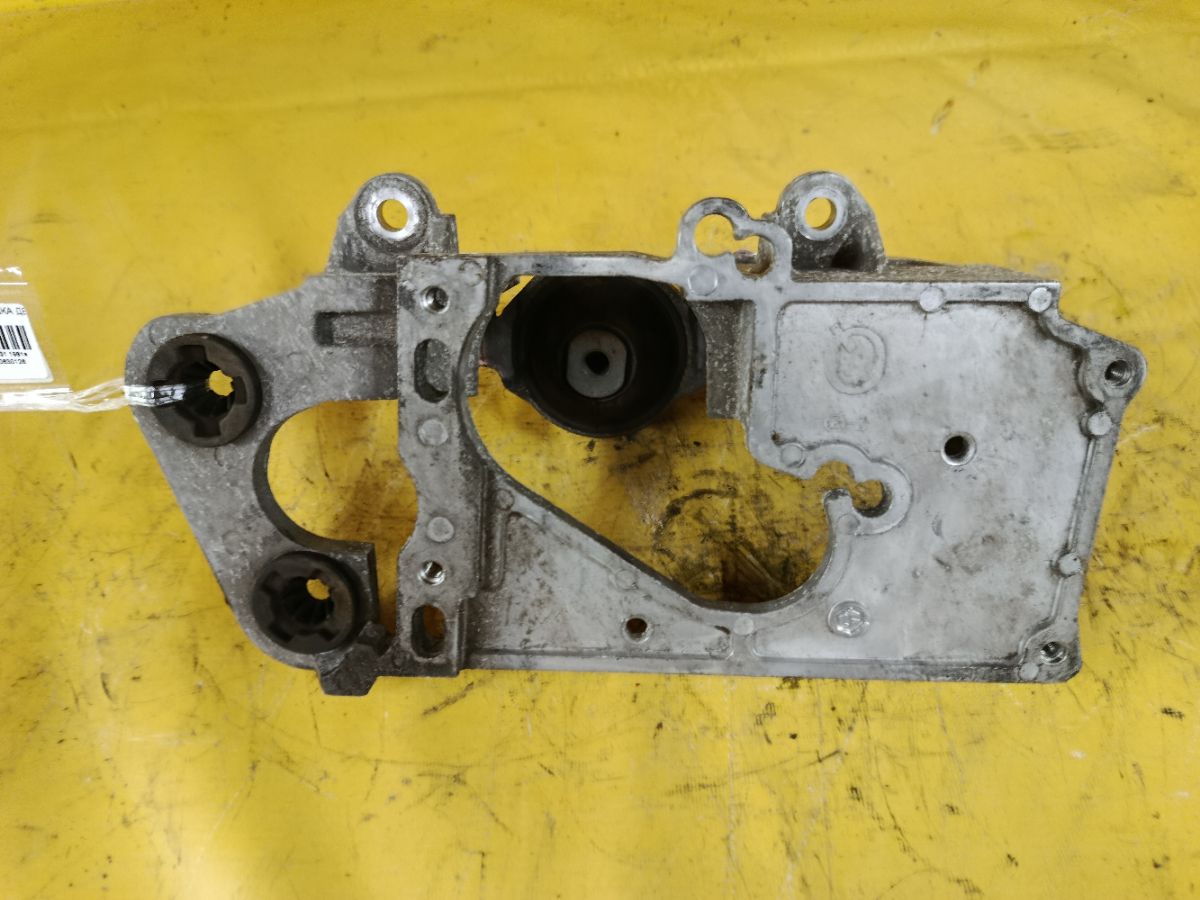 Подушка двигателя на Nissan Serena C26 MR20DD Фото 3