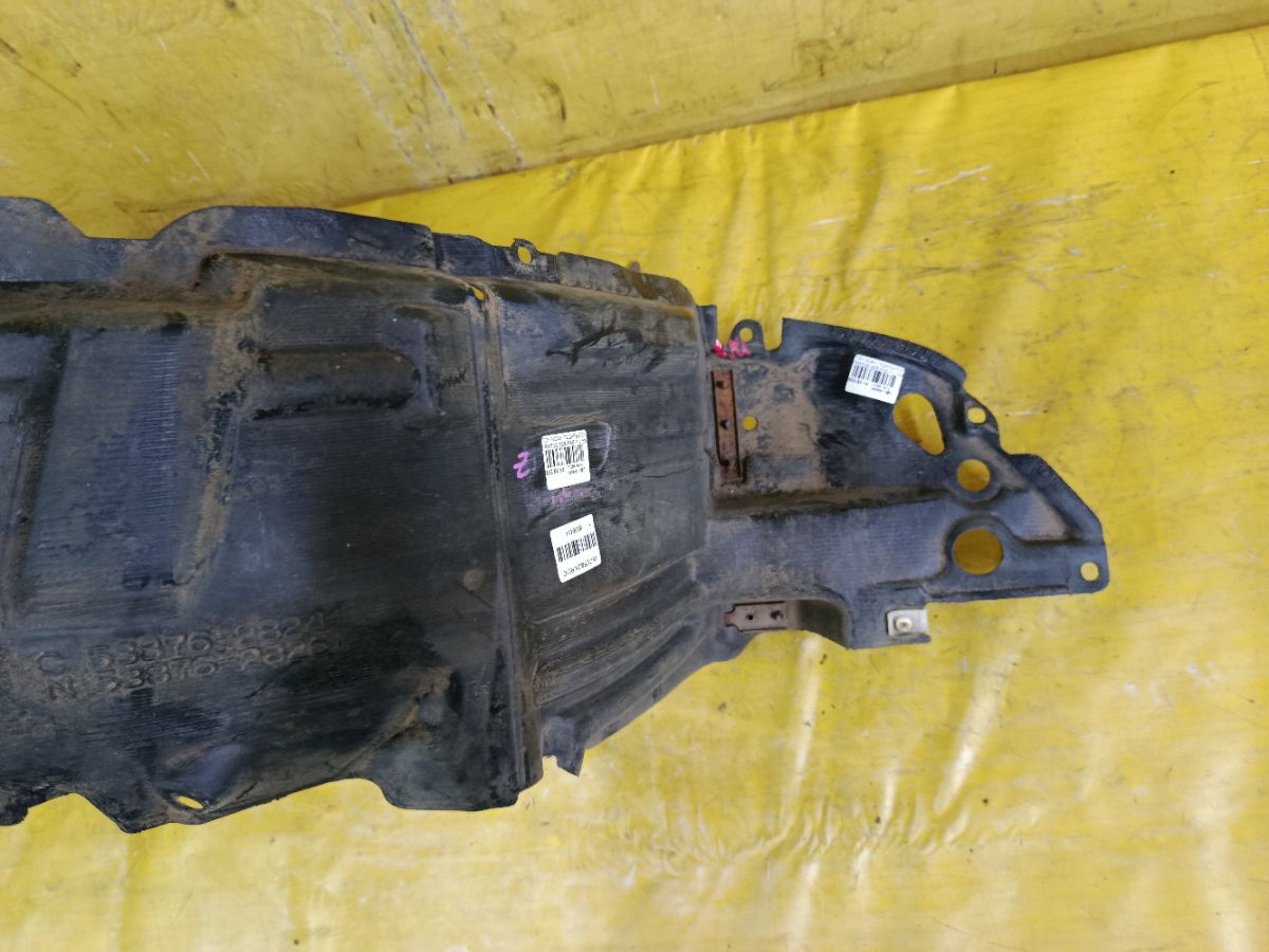 Подкрылок 53876-28241 на Toyota Noah ZRR70G 3ZR-FAE Фото 3