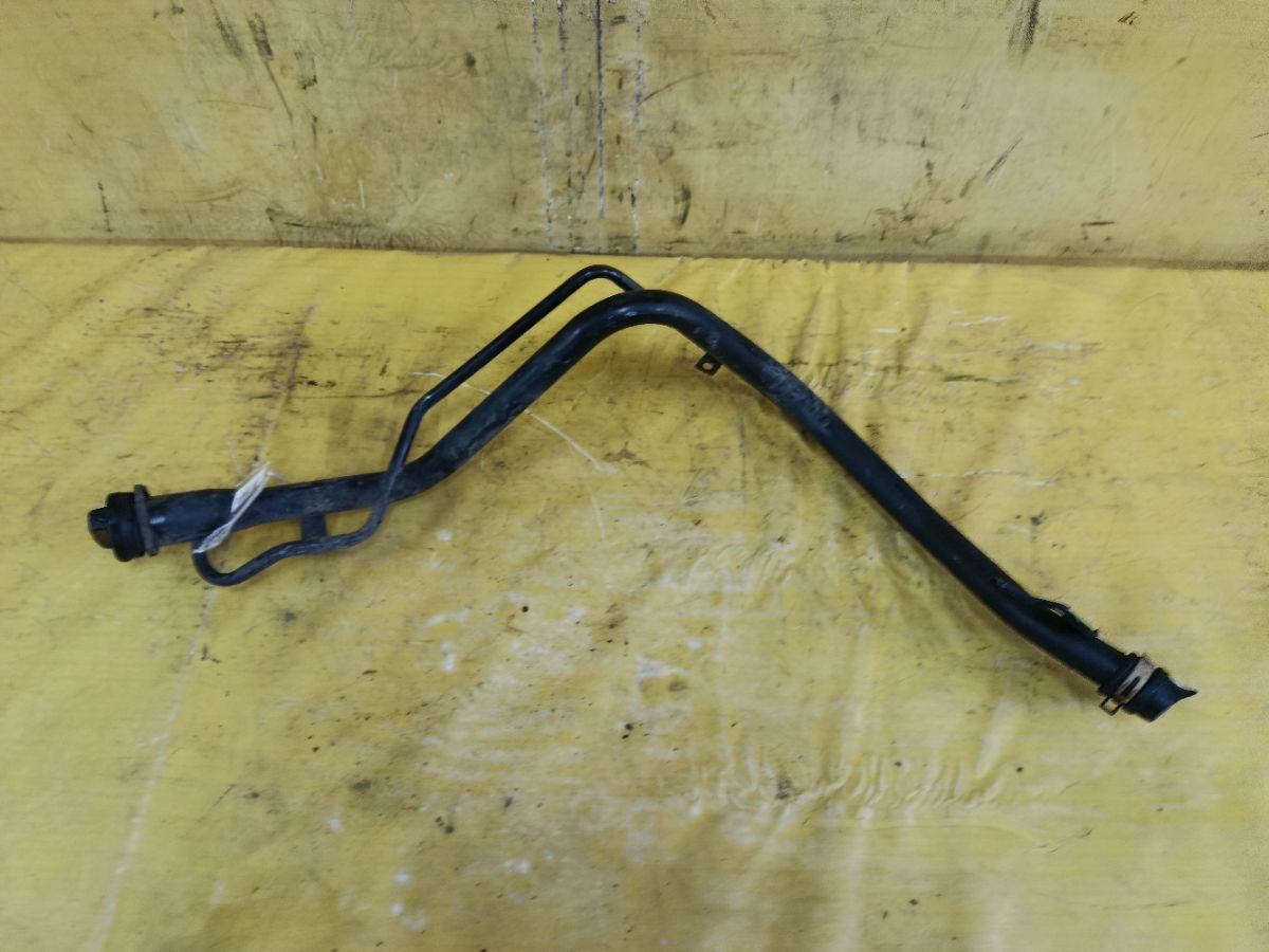 Заливная горловина топливного бака на Honda Stepwgn RK5 R20A Фото 2