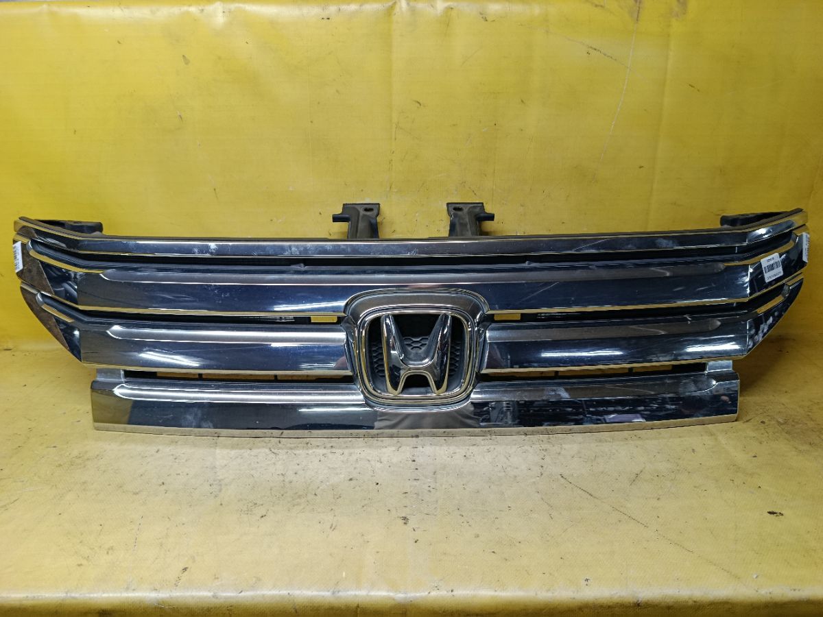 Решетка радиатора на Honda Stepwgn RK5 Фото 1