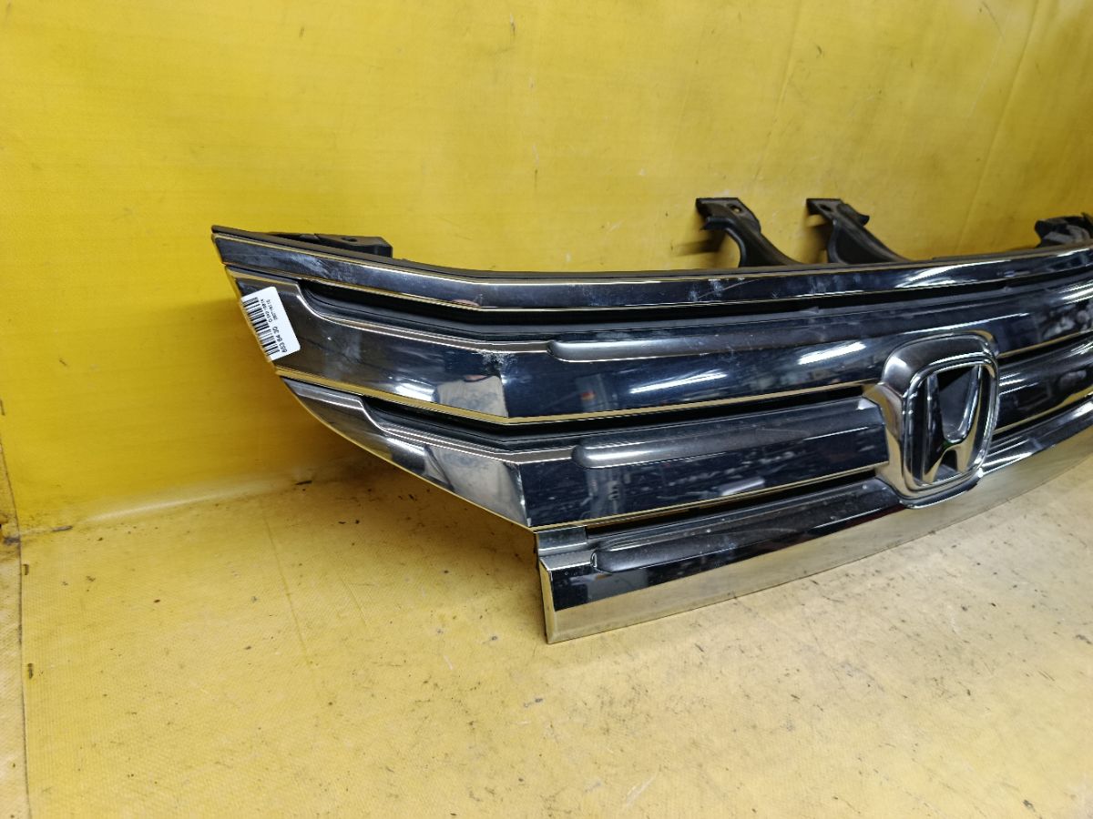 Решетка радиатора на Honda Stepwgn RK5 Фото 3