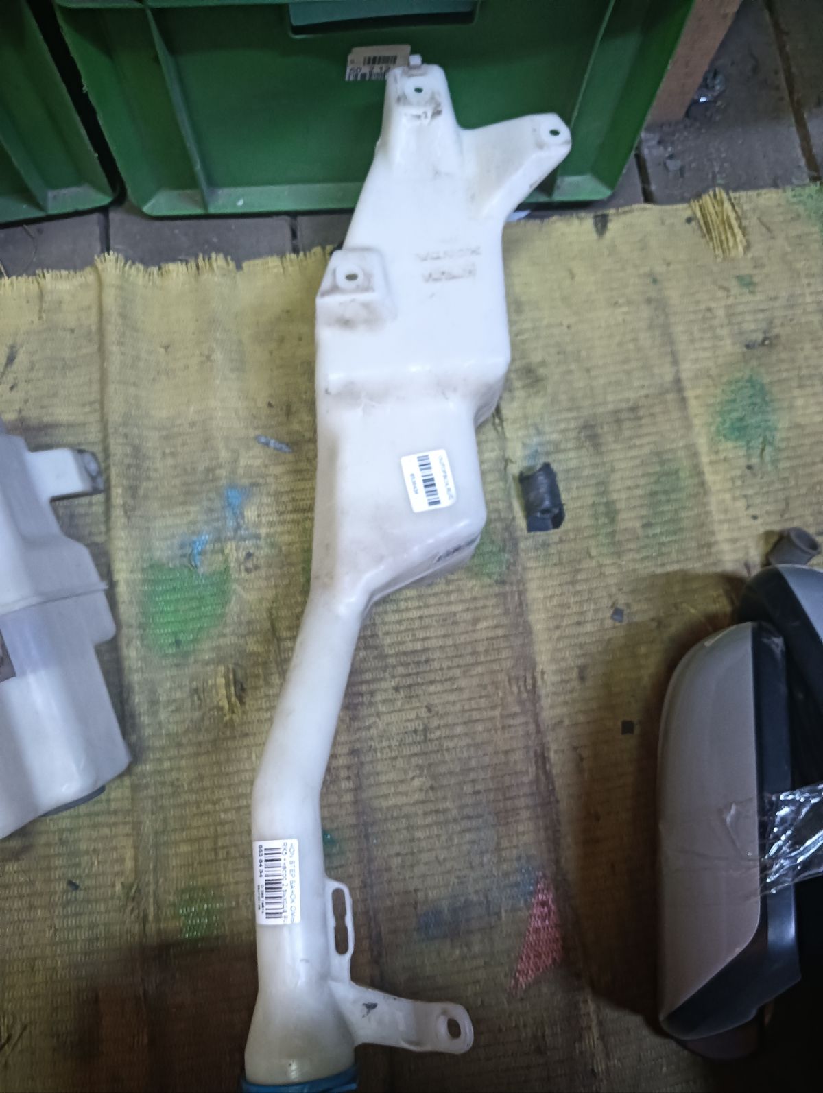 Бачок омывателя на Honda Stepwgn RK5 Фото 3