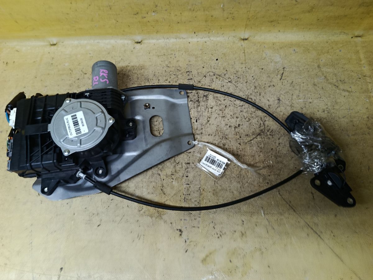 Доводчик двери на Honda Stepwgn RK5 Фото 1