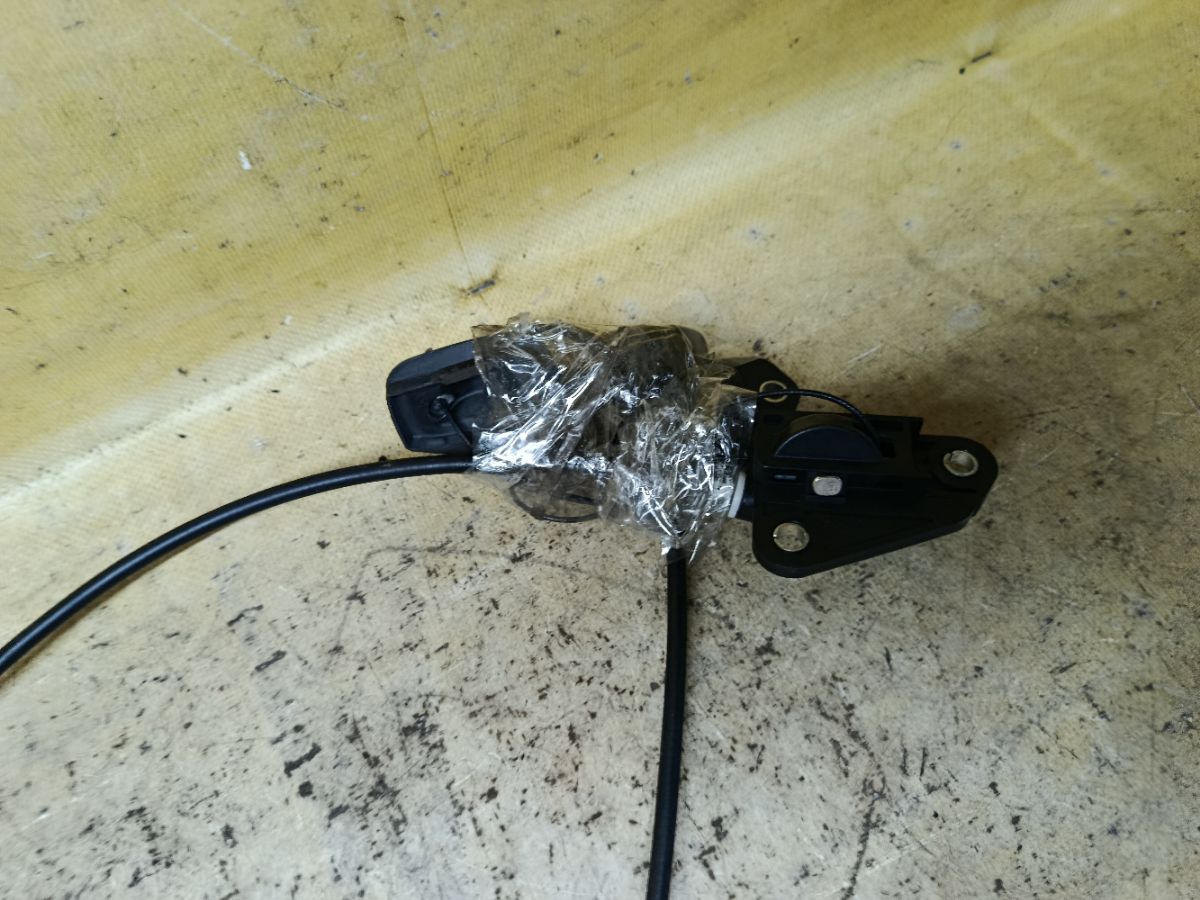 Доводчик двери на Honda Stepwgn RK5 Фото 3