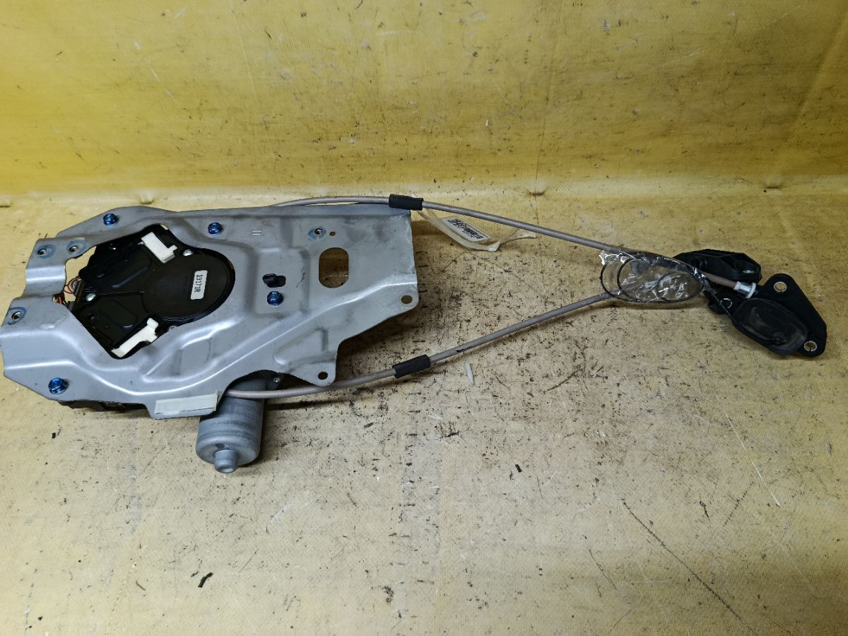 Доводчик двери на Honda Stepwgn RK5 Фото 2