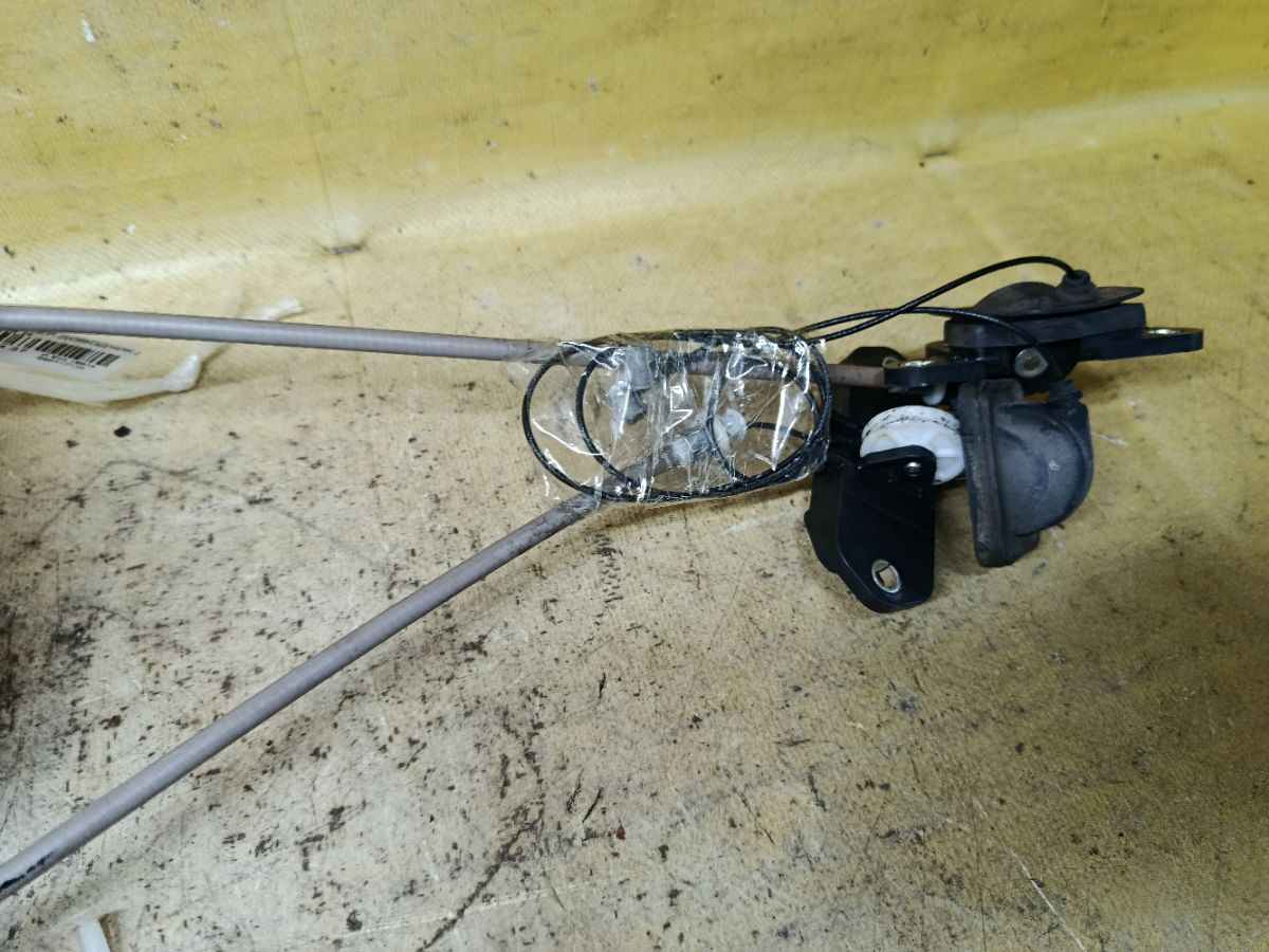 Доводчик двери на Honda Stepwgn RK5 Фото 3