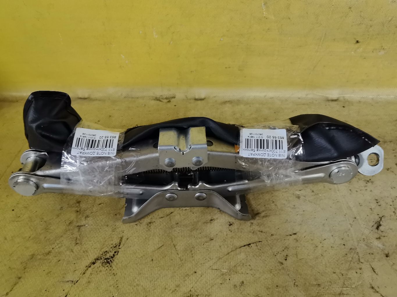Домкрат на Nissan Note E11 Фото 1