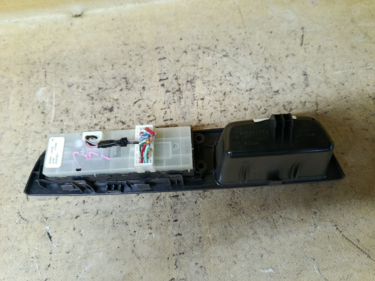 Блок упр-я стеклоподъемниками 25401-1JY3B на Nissan Tiida C11 Фото 2