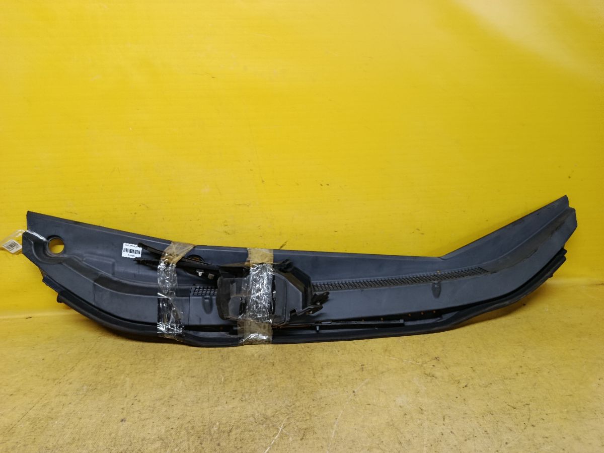 Решетка под лобовое стекло 74200-TF0-0000-50 на Honda Freed GB3 Фото 1