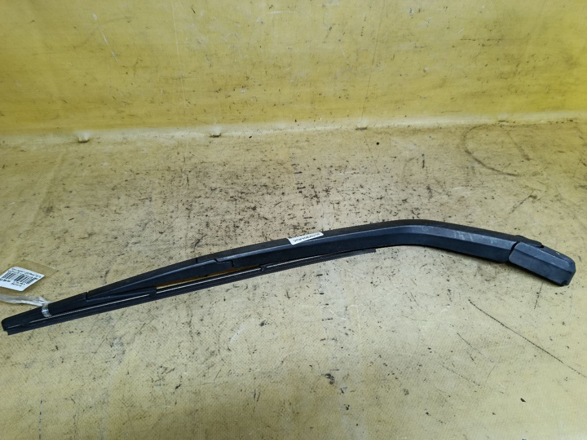 Держатель дворника 85241-52070 на Toyota Porte NNP10 Фото 2