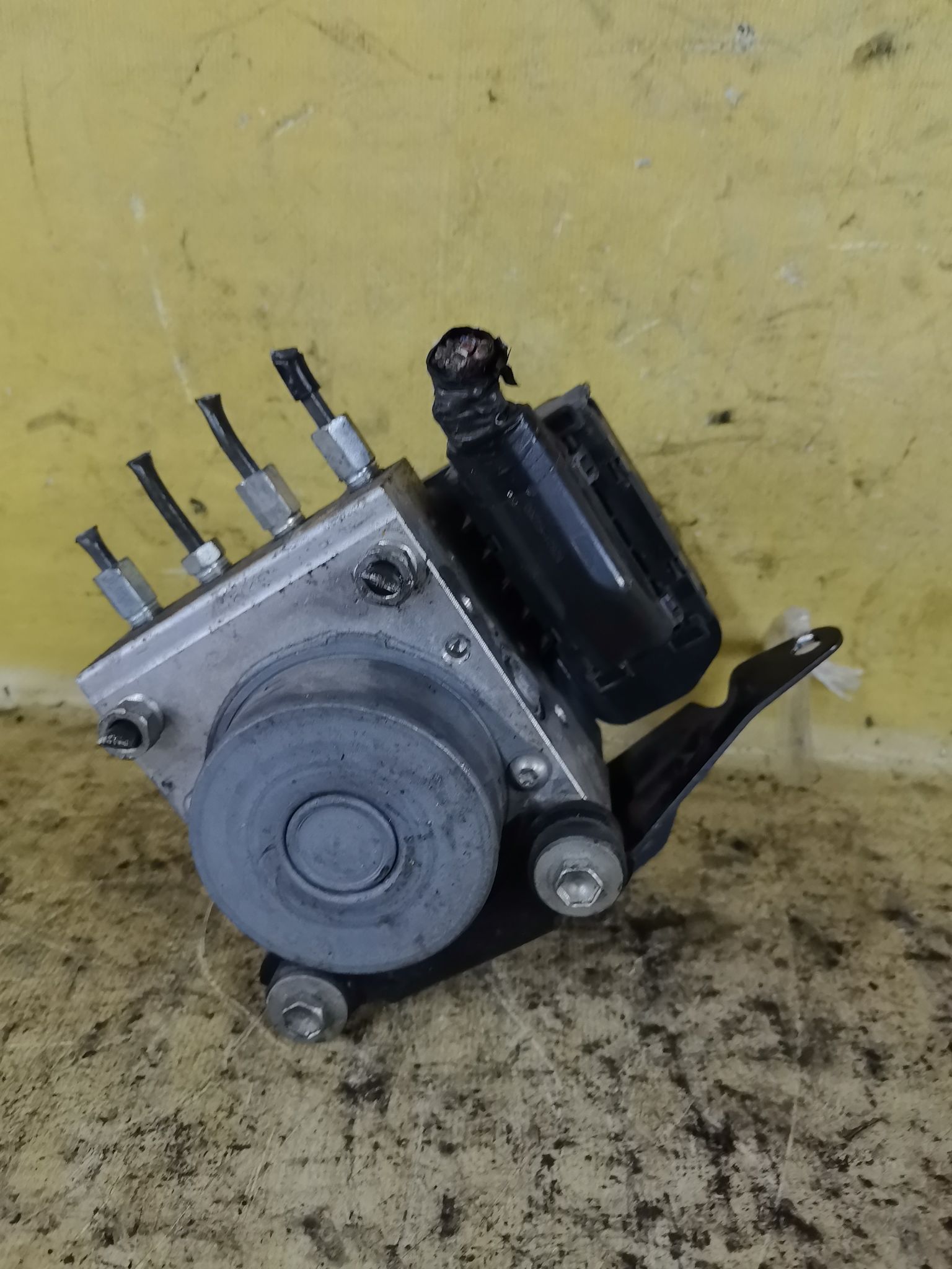 Блок ABS 44510-B2D60, 89540-B2B80, 116040-34440 на Daihatsu Move LA100S KF-VE Фото 2