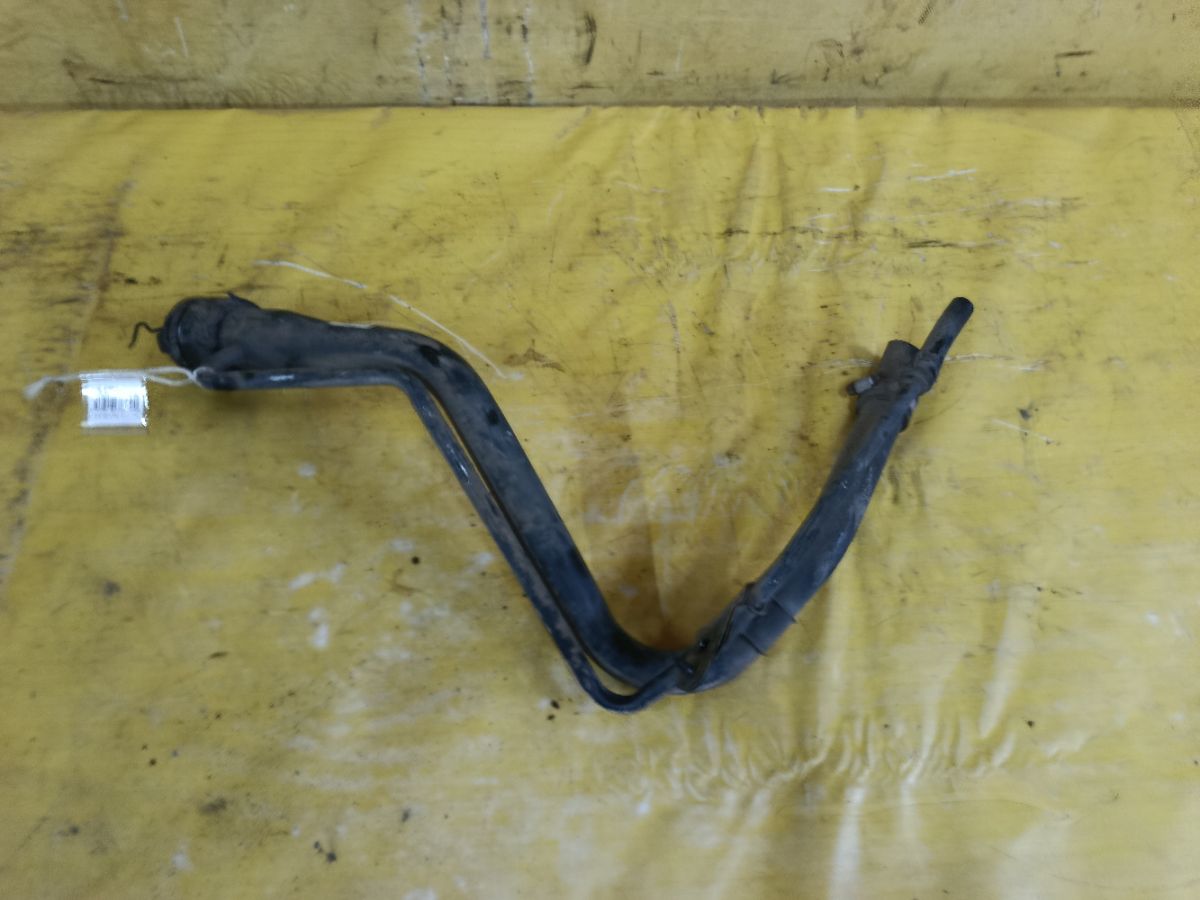 Заливная горловина топливного бака 77201-52050 на Toyota Vitz NCP10 2NZ-FE Фото 2