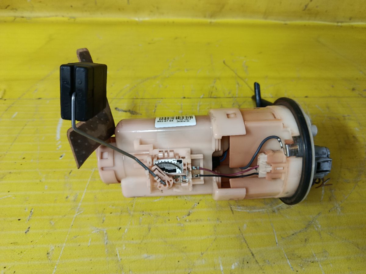 Бензонасос на Toyota Ist NCP60 2NZ-FE Фото 2