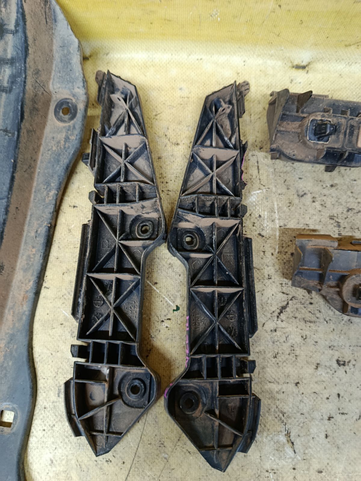 Крепление бампера 52592-13040, 52591-13040, на Toyota Allex NZE121 Фото 3