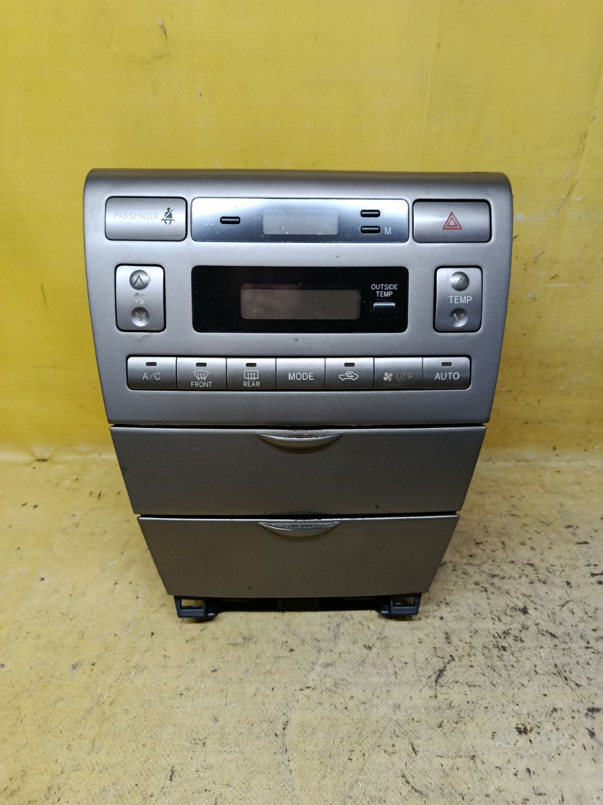 Блок управления климатконтроля 88650-12A40 на Toyota Allex NZE121 1NZ-FE Фото 1