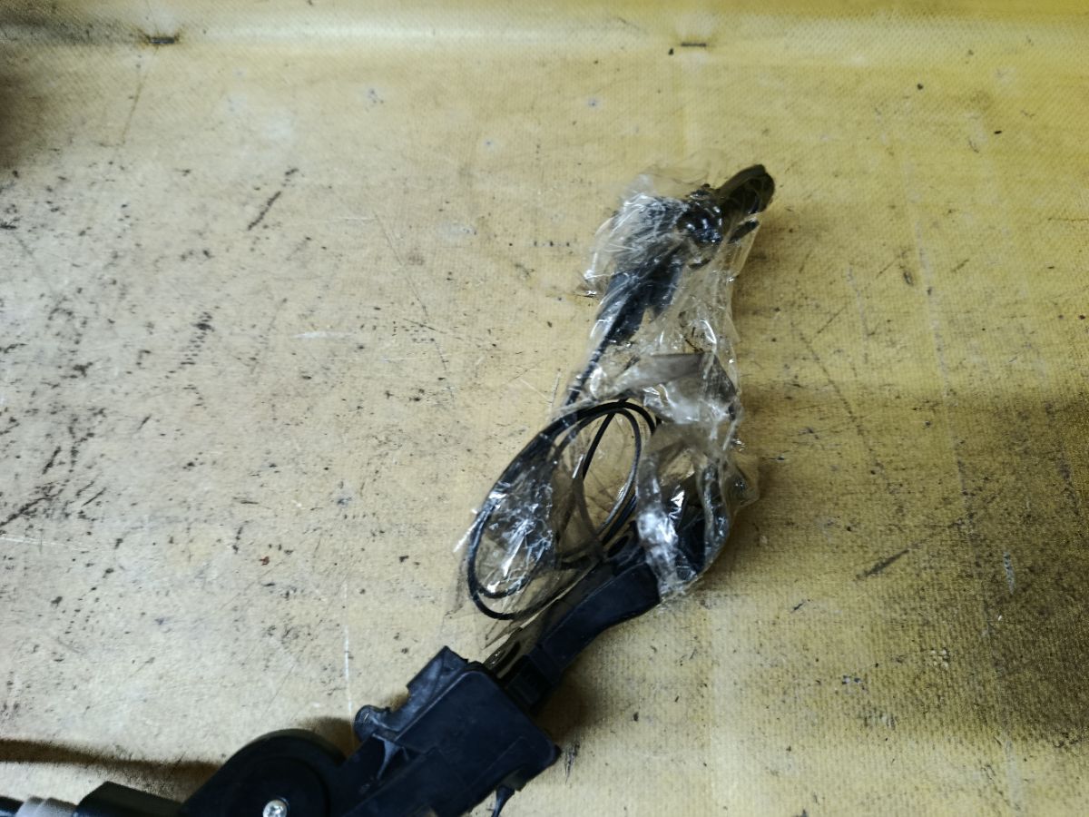 Доводчик двери на Nissan Serena HC26 Фото 2