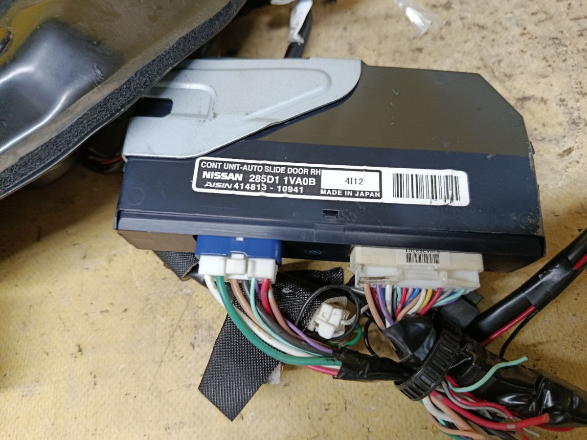 Доводчик двери на Nissan Serena HC26 Фото 4