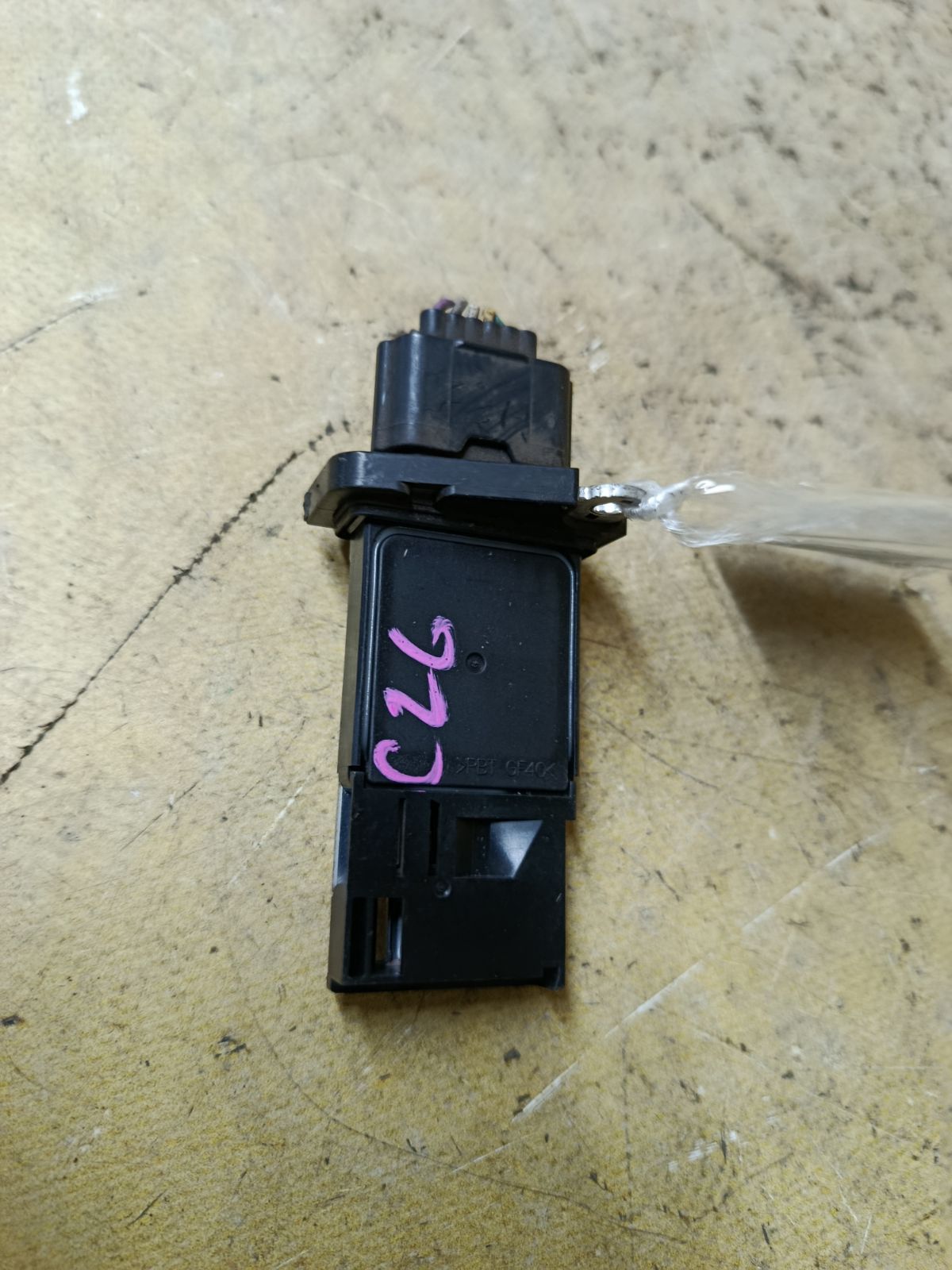 Датчик расхода воздуха 22680-1MB0A на Nissan Serena C26 MR20DD Фото 2