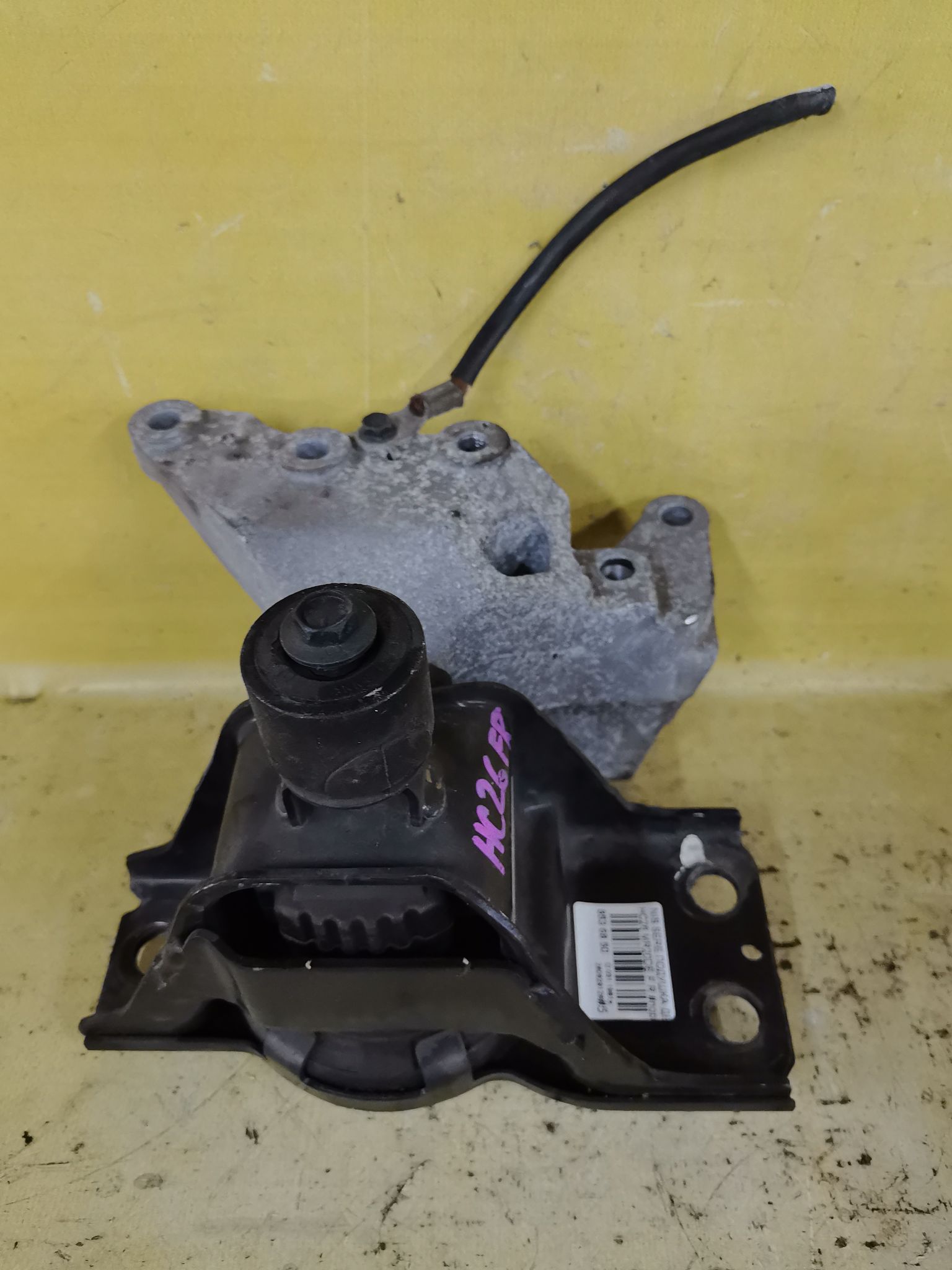 Подушка двигателя на Nissan Serena HC26 MR20DE Фото 1