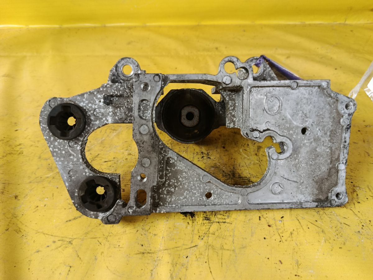 Подушка двигателя на Nissan Serena HC26 MR20DE Фото 3