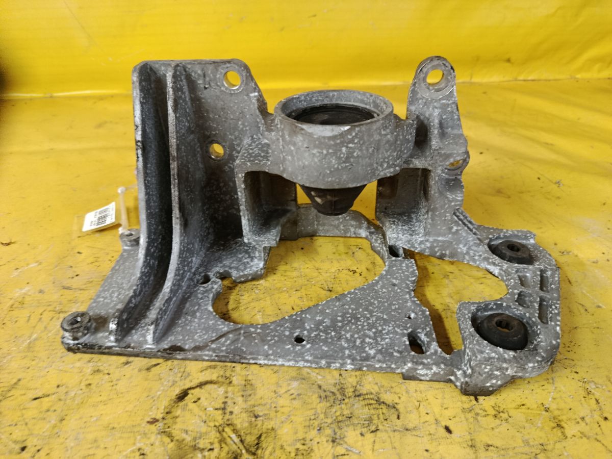 Подушка двигателя на Nissan Serena HC26 MR20DE Фото 4