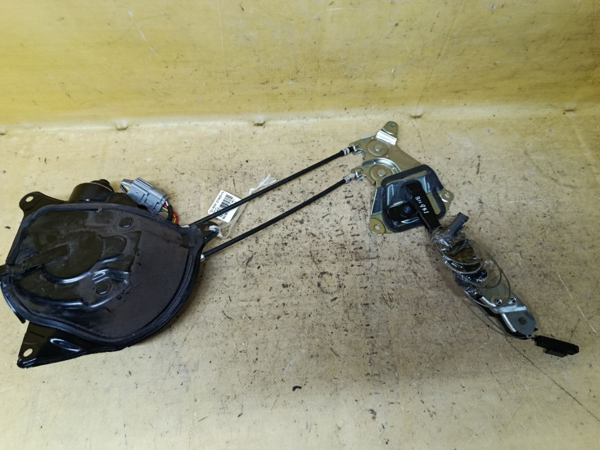 Доводчик двери на Toyota Porte NNP10 Фото 5