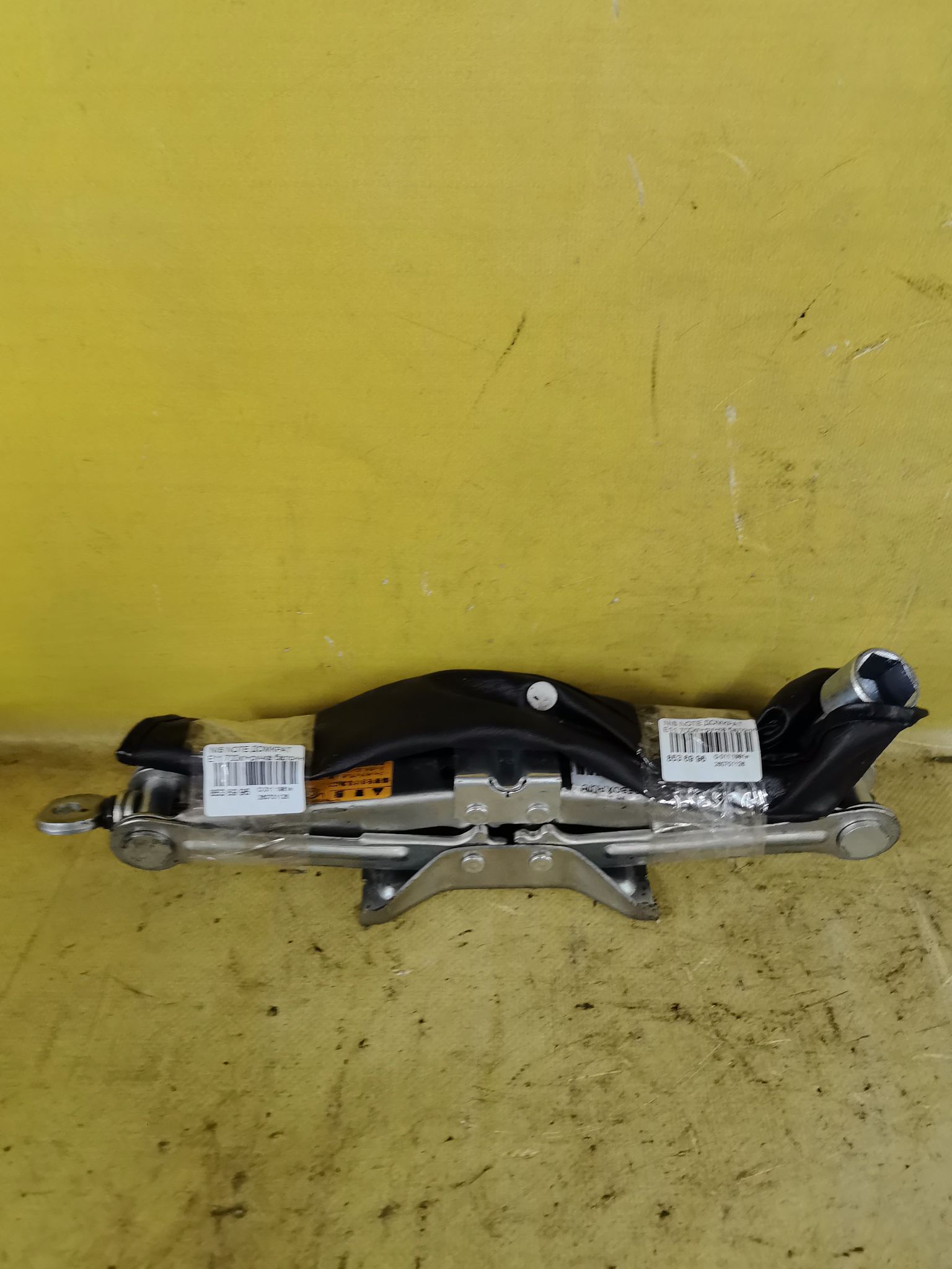 Домкрат на Nissan Note E11 Фото 1