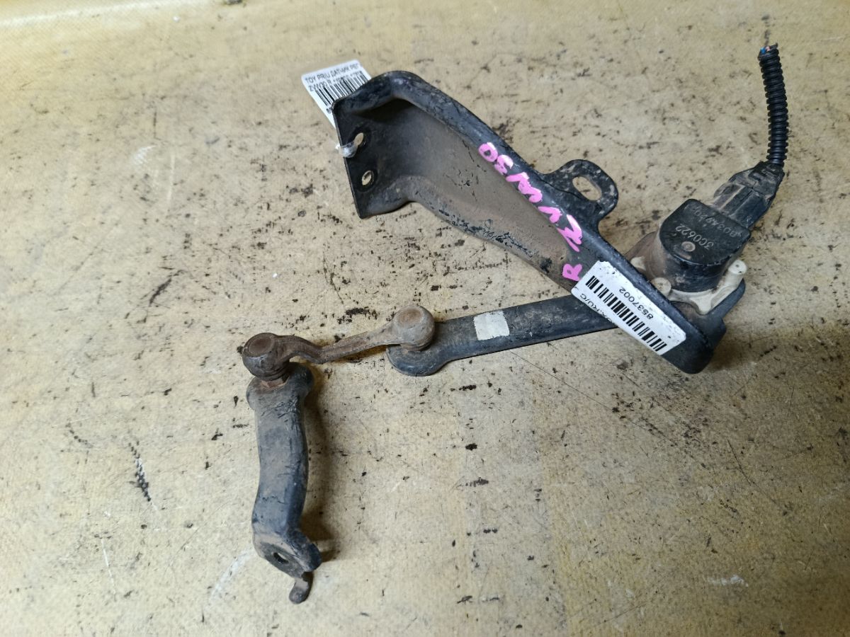 Датчик регулировки наклона фар 89407-12030 на Toyota Prius ZVW30 Фото 3