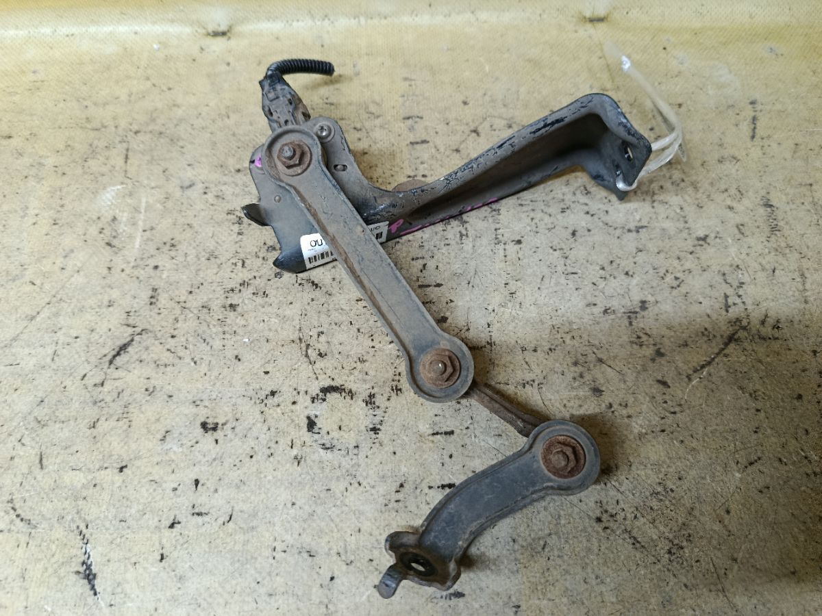 Датчик регулировки наклона фар 89407-12030 на Toyota Prius ZVW30 Фото 4