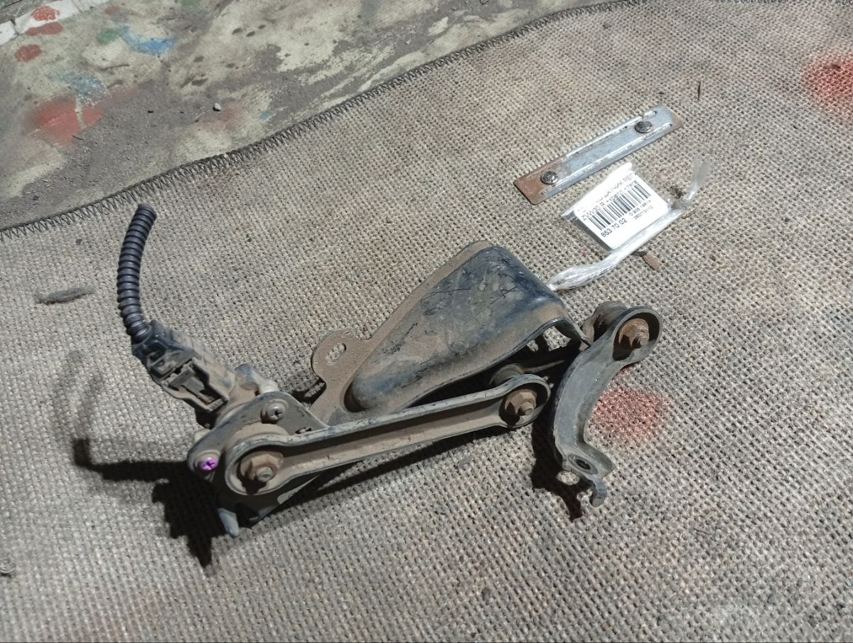 Датчик регулировки наклона фар 89407-12030 на Toyota Prius ZVW30 Фото 5