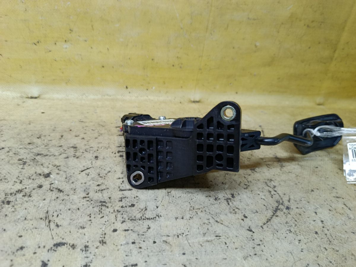 Педаль подачи топлива 78110-28010 на Toyota Estima ACR50W 2AZ-FE Фото 4