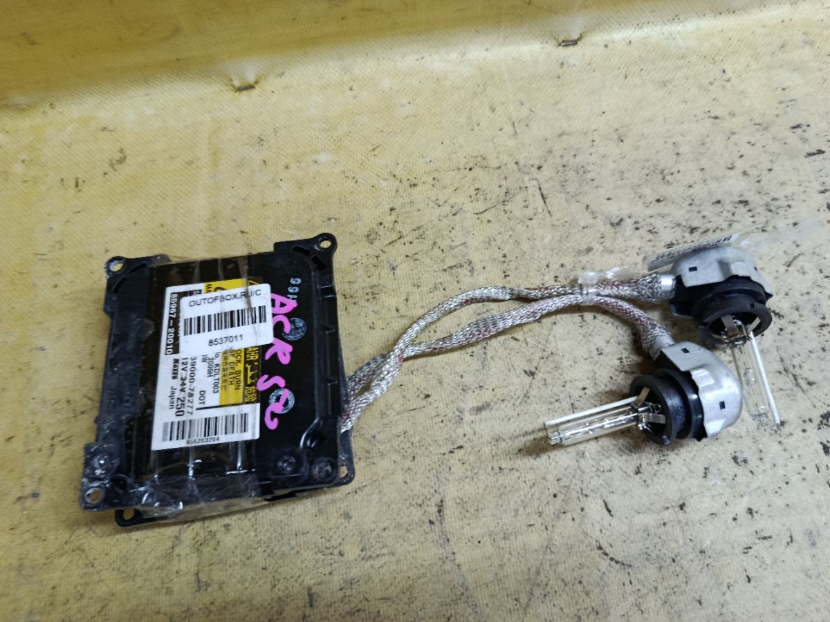 Блок розжига ксенона 85967-20010 на Toyota Estima ACR50W Фото 1