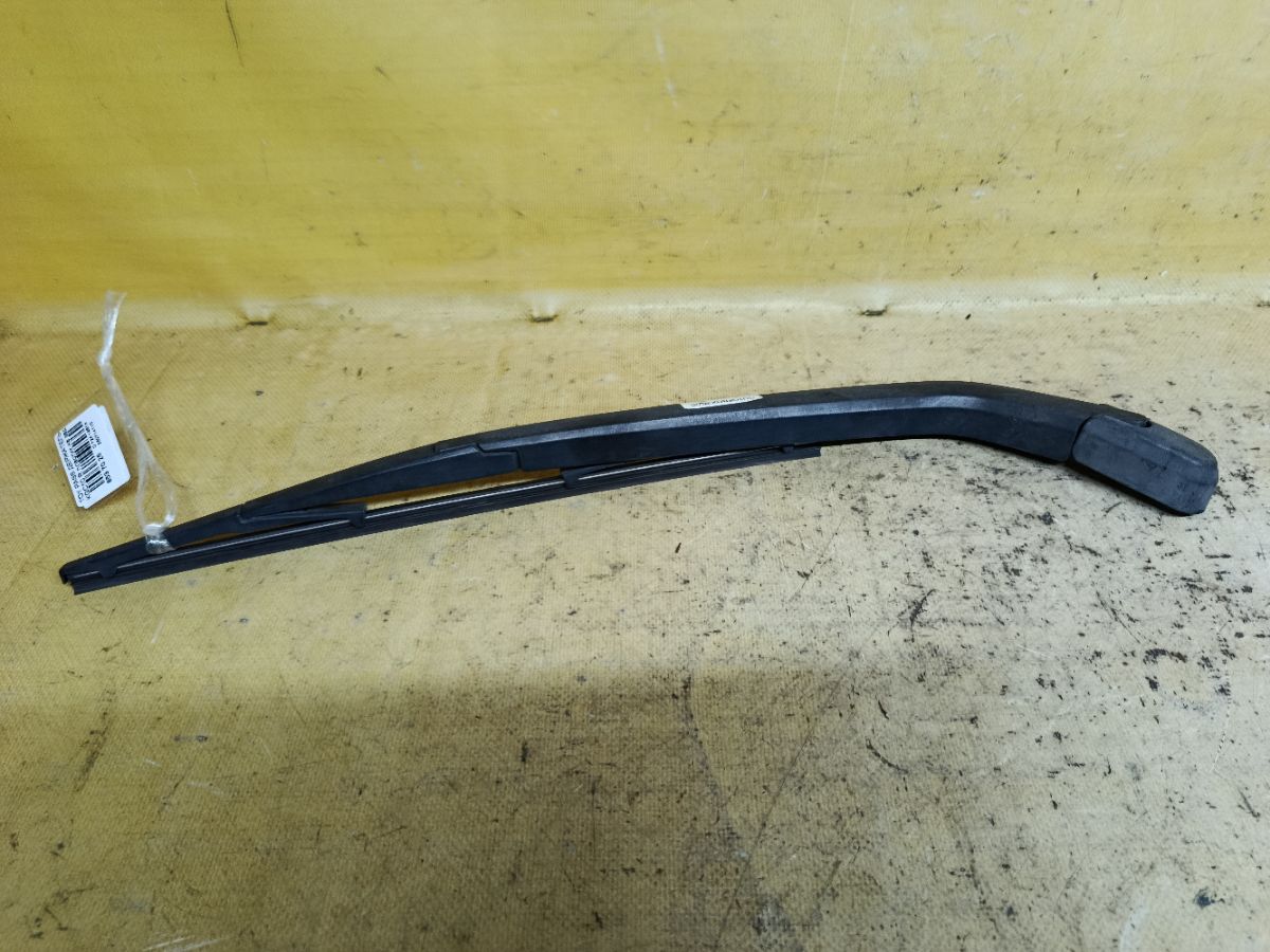 Держатель дворника 85241-B1010 на Toyota Passo KGC10 Фото 1
