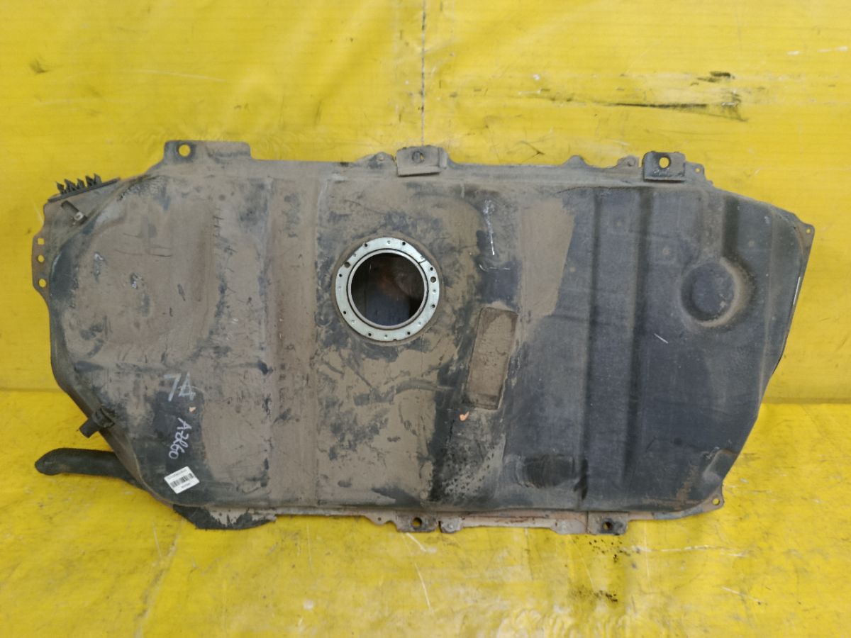 Бак топливный 77001-28532, 77001-44030, 77001-44031, 77001-44032 на Toyota Noah AZR60G 1AZ-FSE Фото 1