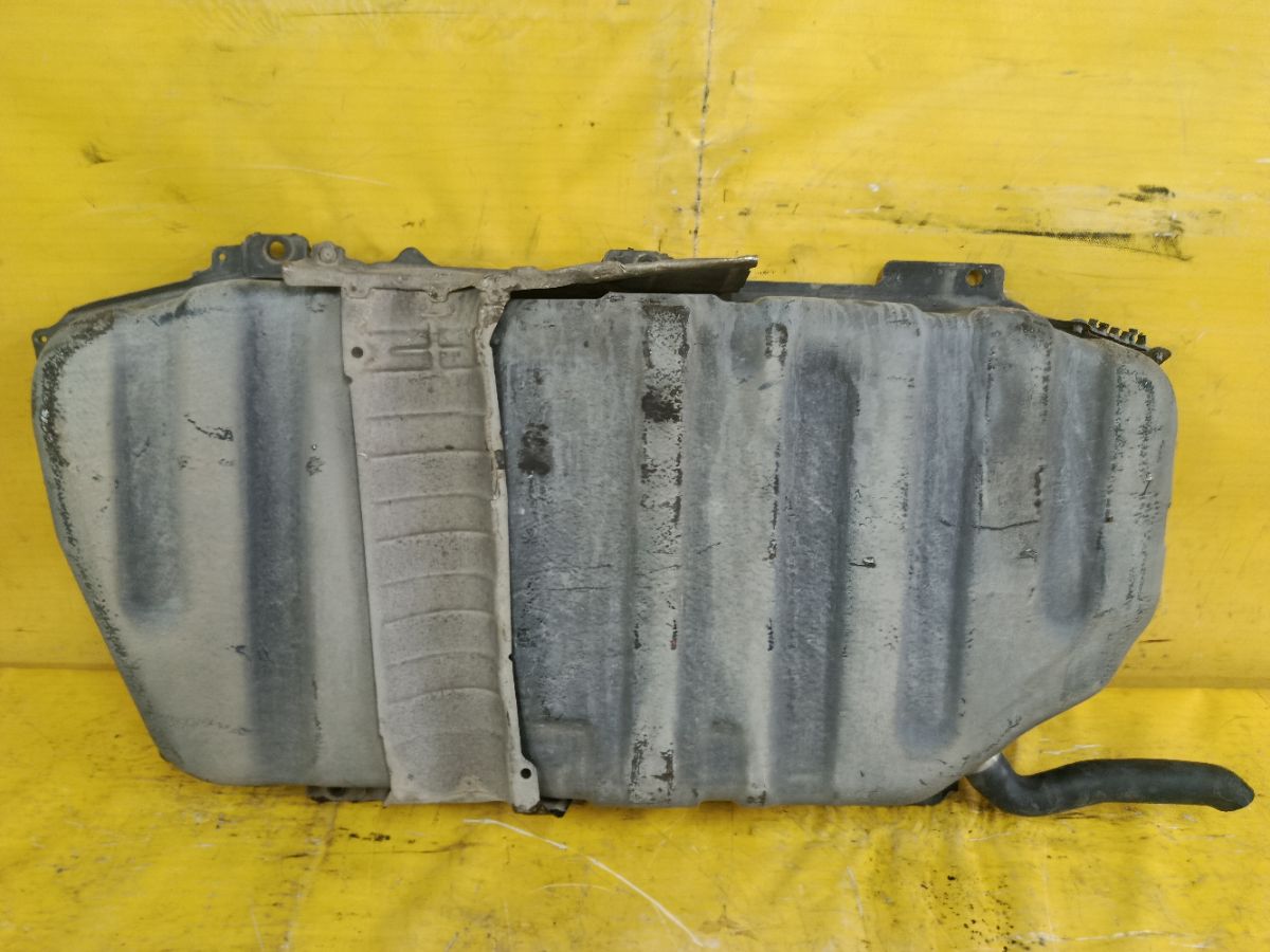 Бак топливный 77001-28532, 77001-44030, 77001-44031, 77001-44032 на Toyota Noah AZR60G 1AZ-FSE Фото 2