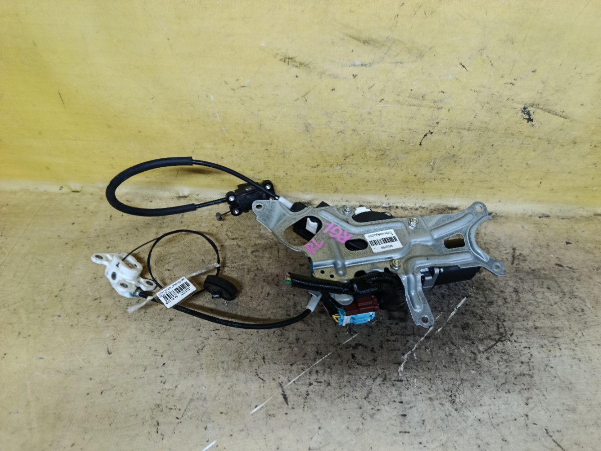 Доводчик двери на Honda Stepwgn RG1 Фото 2