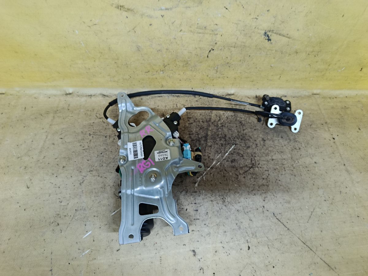 Доводчик двери на Honda Stepwgn RG1 Фото 2