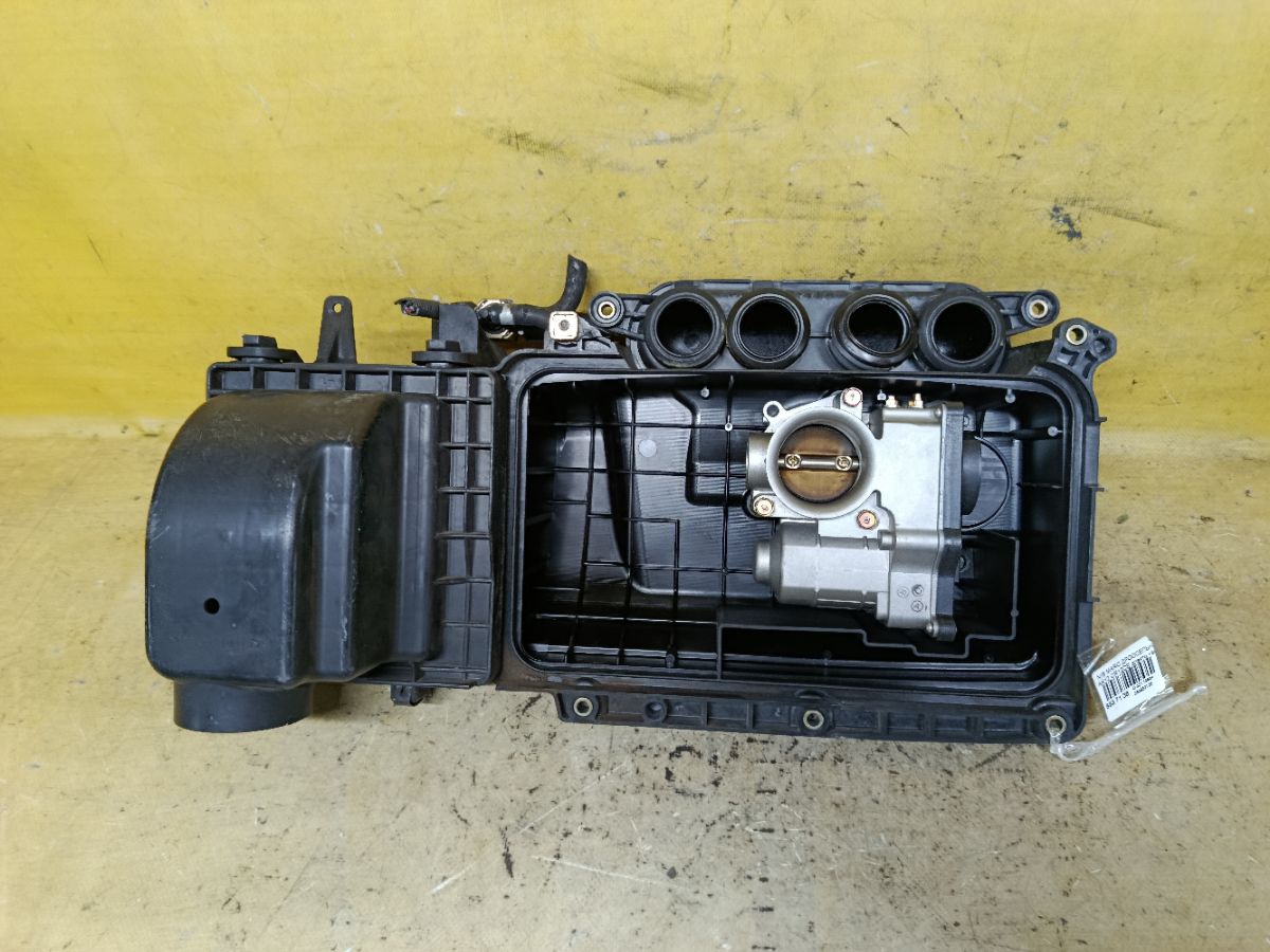 Дроссельная заслонка на Nissan March AK12 CR12DE Фото 2