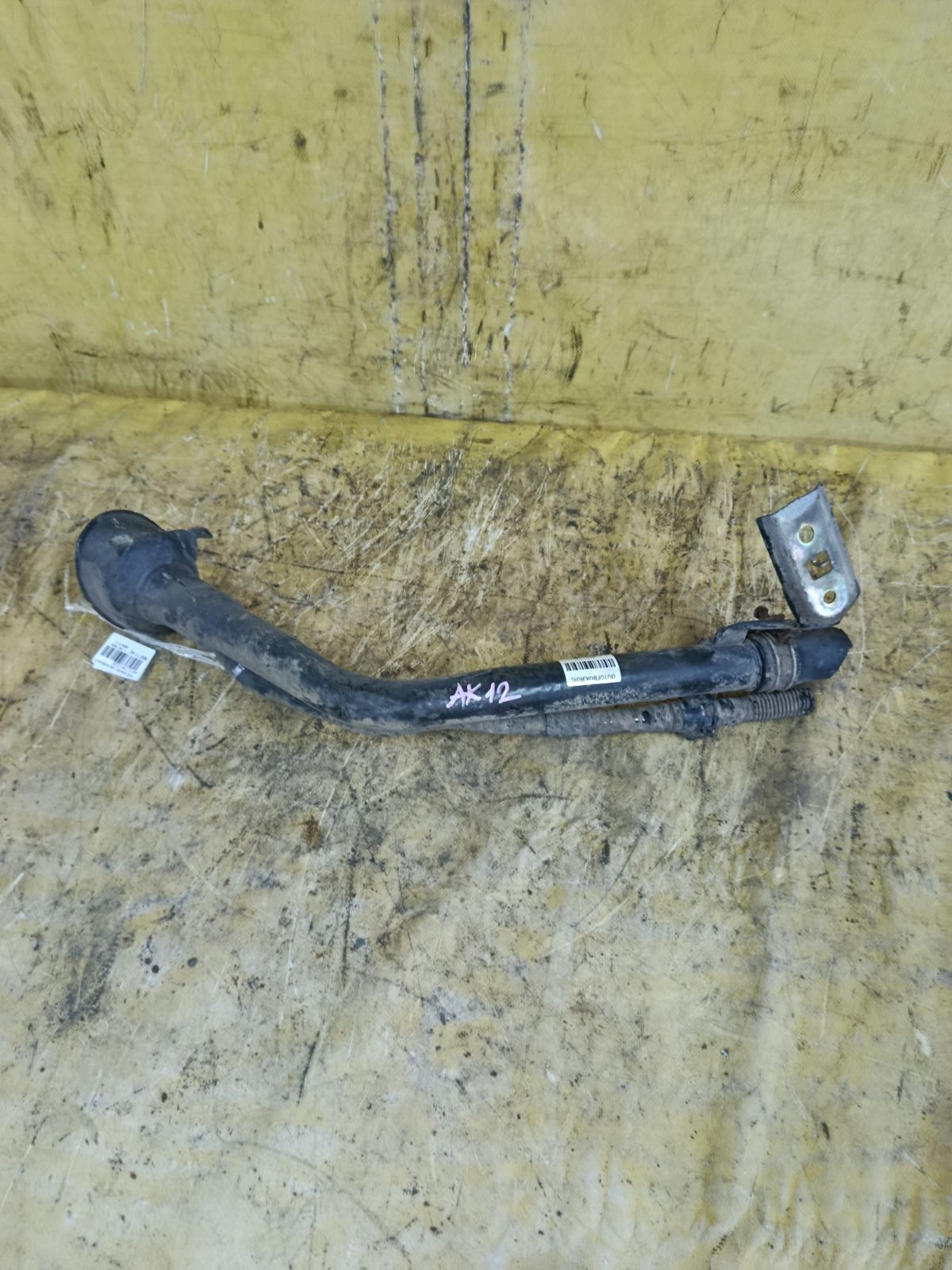 Заливная горловина топливного бака на Nissan March AK12 CR12DE Фото 2